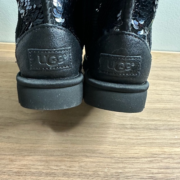 Classic black sequin Uggs. 8 - Picture 6 of 9
